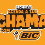 Logotipo da Promoção Acenda a Sua Chama com Bic, com letras estilizadas em laranja e preto sobre fundo amarelo-alaranjado, acompanhado do mascote e da marca Bic.