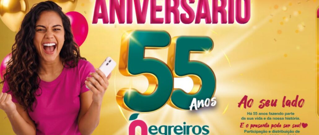 Banner da promoção Aniversário 55 anos Negreiros Supermercados com mulher sorridente segurando um celular, balões dourados e rosa e o número 55 em destaque.