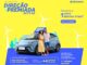 Peça publicitária da promoção Direção Premiada Auto BB, da BB Seguros, com casal posando ao lado de carro elétrico 0 km em cenário com turbinas eólicas e painel solar, sobre fundo amarelo e azul.