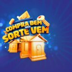 Arte da Promoção Farmarcas Compra Bem Que a Sorte Vem, com casas douradas em 3D sobre fundo azul.