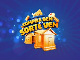 Arte da Promoção Farmarcas Compra Bem Que a Sorte Vem, com casas douradas em 3D sobre fundo azul.