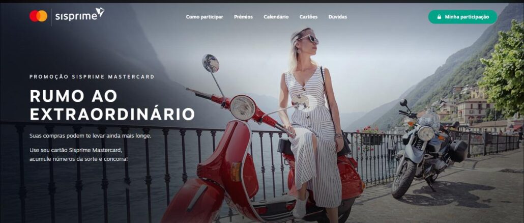 Banner da Promoção Rumo ao Extraordinário Sisprime Mastercard, com mulher apoiada em scooter vermelha à beira de lago europeu.