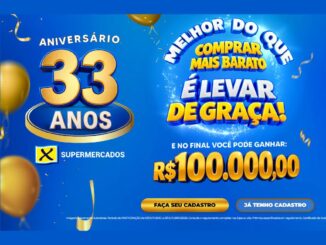 Banner azul da promoção de aniversário de 33 anos do X Supermercados, com balões dourados, a frase "Melhor do que comprar mais barato é levar de graça!" e o destaque para o prêmio final de R$100.000,00.