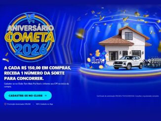 Banner da promoção Aniversário Cometa 2026 com fundo azul, uma casa, um carro SUV branco e várias motos sobre um palco iluminado, com a mensagem a cada R$150,00 em compras receba 1 número da sorte.