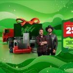 Peça publicitária da promoção de aniversário de 25 anos do Mart Minas com caminhão vermelho carregado de eletrodomésticos e móveis, dois homens em destaque e o anúncio de 25 caminhões cheios de prêmios a cada R$200 em compras.