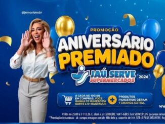 Banner da promoção Aniversário Premiado Jaú Serve Supermercados 2026, com três carros Hyundai HB20 brancos, balões dourados e azuis, e prêmios como 10 prêmios finais de R$50.000,00, 1 ano de supermercado grátis, Corrida Maluca e 6.000 Raspaqui.