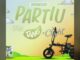 Arte da Promoção Partiu com Tang e Clight com bicicleta elétrica preta dobrável sobre gramado verde e embalagem de Clight sabor limonada em fundo colorido com nuvens.