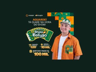 Banner da Promoção Show do Botijão, da Copagaz e Liquigás, com rapaz sorridente de camisa laranja e chapéu verde estampado, logo em formato de sanfona e anúncio de 15 premiações diárias de R$120, 8 sorteios mensais de R$10 mil e 8 sorteios finais de R$100 mil.