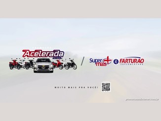 Logotipo da Promoção Acelerada 2026 com um Chevrolet Onix prata cercado por motos Honda Biz vermelhas, brancas e pretas, ao lado da marca Super Mais & Farturão Supermercado, com o slogan "Muito mais pra você!" e um QR code do app Super Mais.