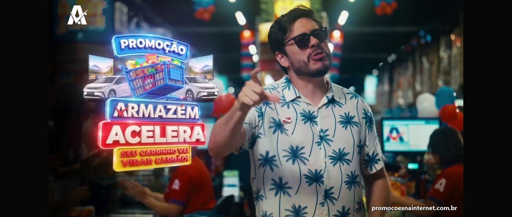 Promoção Armazém Acelera Homem de óculos escuros e camisa de palmeiras aponta para a câmera em um supermercado, ao lado do logotipo da promoção Armazém Acelera, com carrinho de compras, carros e televisores, e o slogan "Seu carrinho vai virar carrão!".