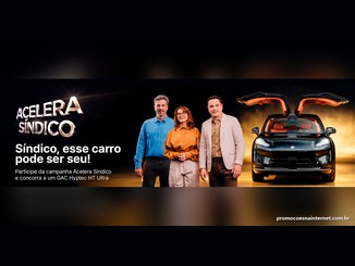 Banner da campanha Acelera Síndico com três síndicos posando ao lado de um SUV elétrico preto com portas traseiras abertas para cima e o texto "Síndico, esse carro pode ser seu!"