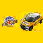 Arte da Promoção Eletrizante da Casa da Eletricidade com o logotipo em azul e amarelo à esquerda e, à direita, um Renault Kwid zero km adesivado em amarelo e laranja, com a frase "Compre, concorra, conquiste: a cada R$50,00 em compras, concorra a um carro 0km!".
