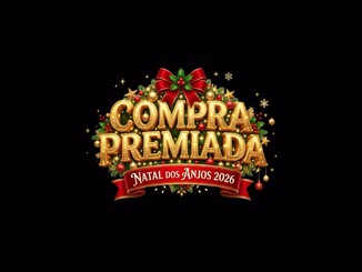 Logotipo da promoção Compra Premiada Natal dos Anjos 2026, com as palavras "Compra Premiada" em letras douradas sobre uma guirlanda natalina, com laço vermelho, bolas decorativas e pisca-pisca, e uma fita vermelha com o texto "Natal dos Anjos 2026".