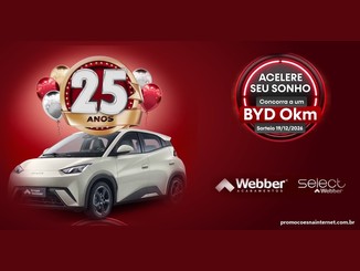 Arte da Promoção 25 Anos Webber com o selo comemorativo de 25 anos, um BYD Dolphin Mini branco, o texto Acelere seu sonho, concorra a um BYD 0km, sorteio em 19/12/2026 e os logotipos Webber Acabamentos e Select Webber sobre fundo vermelho.