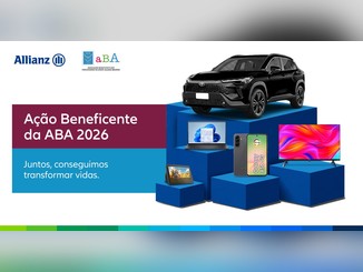 Arte da Ação Beneficente da ABA 2026 com os logos da Allianz e da ABA, o texto "Juntos, conseguimos transformar vidas" e um pódio azul com um Toyota Corolla Cross preto, notebook, celular Samsung Galaxy A56 5G, Echo Show 8 e Smart TV.