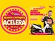 Arte da promoção Grupo AMMA Quem Compra Acelera 42 anos: selo rosa e amarelo à esquerda e, à direita, homem sorridente segurando chaves ao lado de uma moto Honda Biz branca, com o texto "A cada R$100,00 em compras, você ganha um cupom para concorrer".