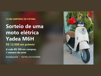 Moto elétrica Yadea M6H branca com laço vermelho, prêmio do sorteio do Clube Empório de Fátima, em Fortaleza