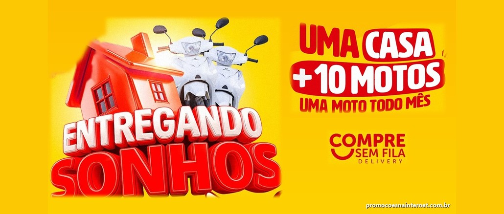 Arte da Promoção Entregando Sonhos, do Compre Sem Fila, com uma casa vermelha em 3D e duas motos brancas ao lado do letreiro Entregando Sonhos, sobre fundo amarelo, e o texto Uma Casa +10 Motos, Uma Moto Todo Mês.