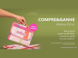 Arte da Promoção Melissa Dia das Crianças com a esteira Melissa Picnic xadrez em rosa e laranja e o texto Compre&Ganhe nas compras a partir de R$549,90