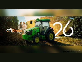 Duas produtoras rurais olham o celular em meio ao cafezal, ao lado de um trator John Deere verde cabinado, com o logotipo ofi Direct, os dizeres Sorteio 5ª Edição e o número 26