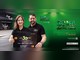 Mulher e homem de camisa preta da Ouro Verde seguram um cartão gigante de R$1.000,00 em frente à loja, ao lado do texto 30 mil em prêmios e da frase Compre seu gás e concorra a 30 cartões de R$1.000,00.