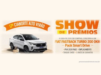 Arte da promoção Show de Prêmios do 17º Cianorte Alto Verão, com um Fiat Fastback Turbo 200 branco sobre areia ao lado de uma bolsa de palha e óculos de sol, e o texto: a cada R$2.000 em compras, concorra a um Fiat Fastback Turbo 200 0km com Pack Smart Drive, IPVA 2026 pago, emplacamento, tanque cheio e 3 anos de garantia.