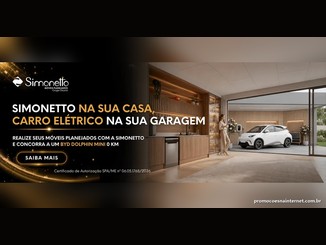 Banner da Simonetto Móveis Planejados Grupo Duarte com o texto Simonetto na sua casa, carro elétrico na sua garagem, ao lado de uma cozinha planejada em madeira com uma mulher e um BYD Dolphin Mini branco estacionado na garagem.
