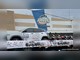 Carreta de aniversário do ZABCÊ Supermercados com um Chevrolet Tracker prata e motos sobre a plataforma, em frente à fachada do Grupo ABC, com faixa do Show de Prêmios 41 Anos