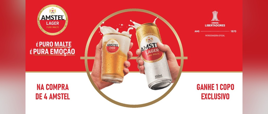 Libertadores Amstel Arte da promoção Libertadores Amstel com duas mãos brindando, uma com copo de cerveja Amstel e outra com lata Amstel Lager, logo da Conmebol Libertadores e os dizeres "Na compra de 4 Amstel, ganhe 1 copo exclusivo".