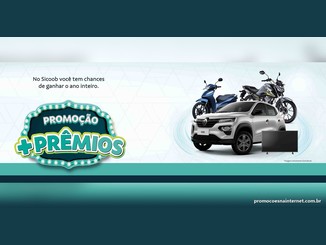 Arte da Promoção +Prêmios do Sicoob com o texto "No Sicoob você tem chances de ganhar o ano inteiro", o logotipo luminoso da promoção, um carro Renault Kwid prata, duas motos Honda e uma Smart TV.