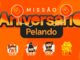 Logotipo da Missão Aniversário Pelando com balões laranja sobre fundo laranja e quatro medalhas de 300, 600, 800 e 1.000 pontos.