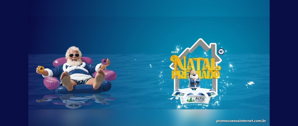 Papai Noel de óculos escuros em boia rosa sobre o mar ao lado do logotipo do Natal Premiado CDL 2026, com uma casa estilizada
