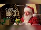 Papai Noel de barba branca e gorro vermelho sorri ao segurar um presente embrulhado em papel verde com laço dourado, ao lado do texto O Natal que só Birigui faz.