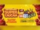 Arte da promoção Aniversário Super Caucaia com fundo amarelo, balões vermelhos com o logo do supermercado, motos vermelhas, consoles PlayStation 5 e selos de prêmios: 1 ano de academia paga, 1 ano de mensalidade escolar paga e final de semana no Carmel Cumbuco Resort.