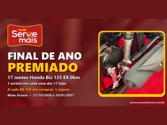 Arte da Promoção Final de Ano Premiado da Rede Serve Mais, com o logo da rede, 17 motos Honda Biz 125 EX 0km, um sorteio em cada uma das 17 lojas, um cupom a cada R$150 em compras e o período de 21/10/2026 a 10/01/2027 em Mato Grosso, ao lado da foto de uma moto sobre carpete vermelho.