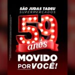 Número 59 em letreiro vermelho com lâmpadas acesas, faixa com a palavra anos e o slogan Movido por Você do São Judas Tadeu Supermercados.
